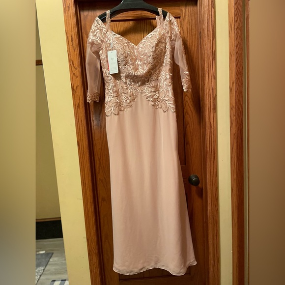 JJ’s House Special Occassion Gown Dusty Rose 3/4 sleeve - Picture 3 of 6